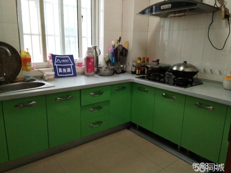 芬格欣庄园位于新阳路,靠近火车站,临近二中,周边配套齐全